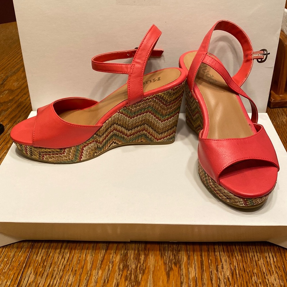 Mudd Wedges, Coral Color, Woven fabric wedges
